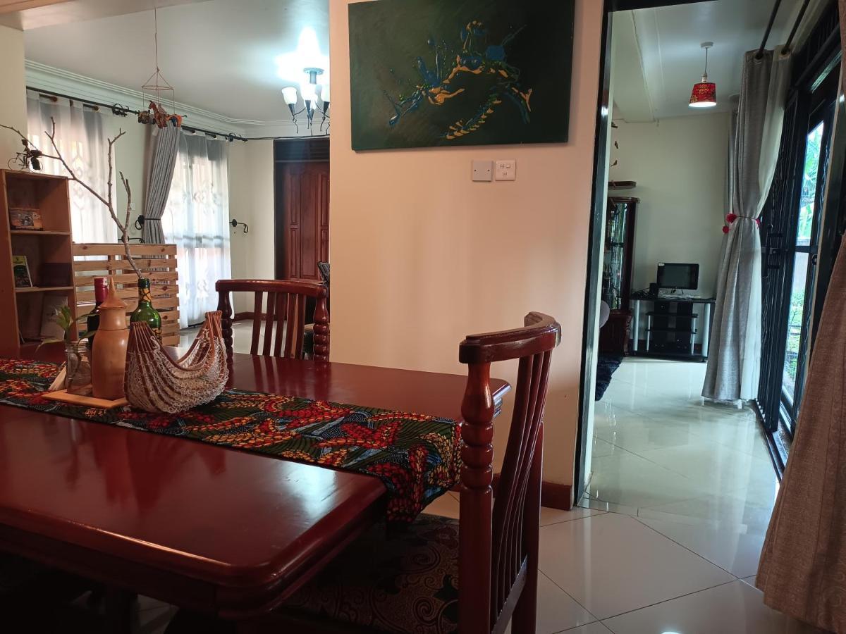 Aivilo Home Ентебе Екстериор снимка