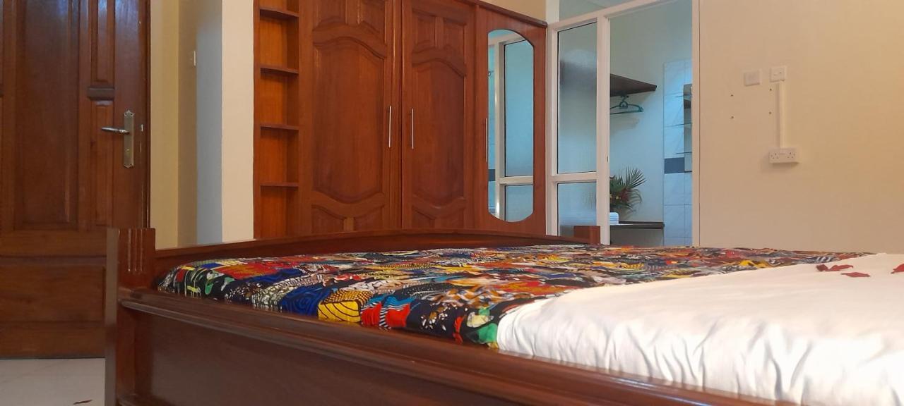 Aivilo Home Ентебе Екстериор снимка