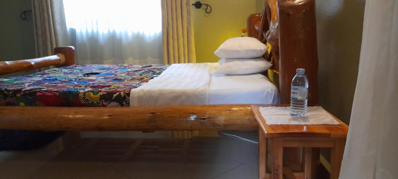 Aivilo Home Ентебе Екстериор снимка