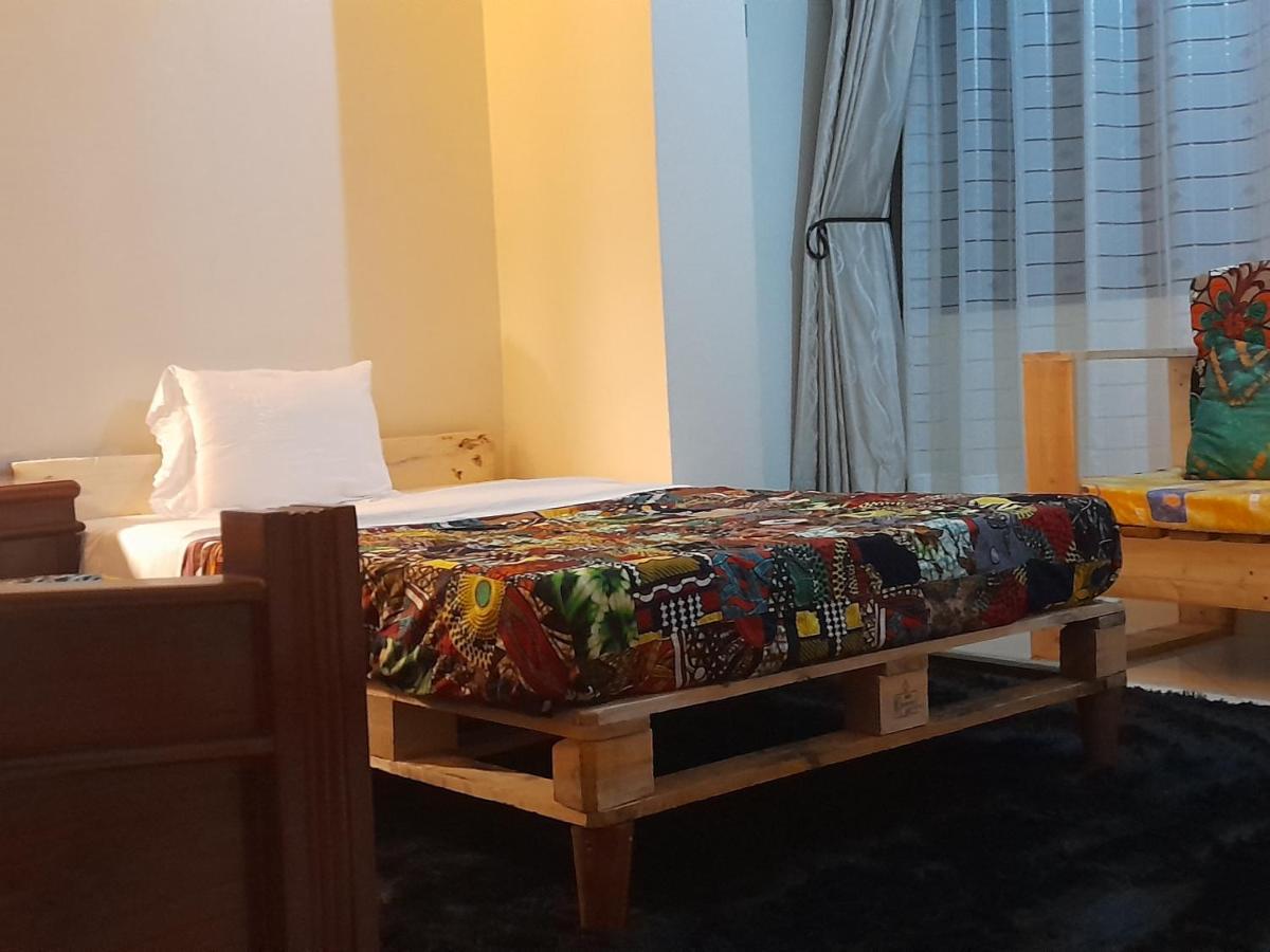 Aivilo Home Ентебе Екстериор снимка
